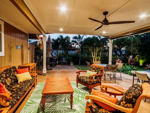 Walk to Beach Four Bedroom Vacation Home in Kihei