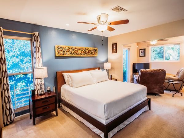 Walk to Beach Four Bedroom Vacation Home in Kihei