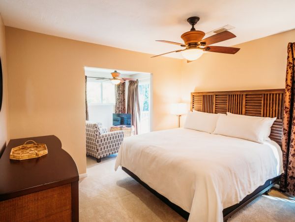 Walk to Beach Four Bedroom Vacation Home in Kihei