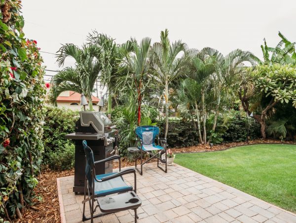 Walk to Beach Four Bedroom Vacation Home in Kihei