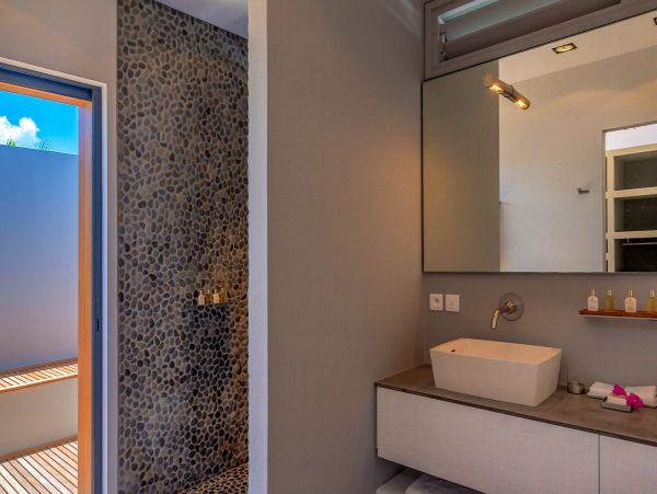 St. Barts Home 985757