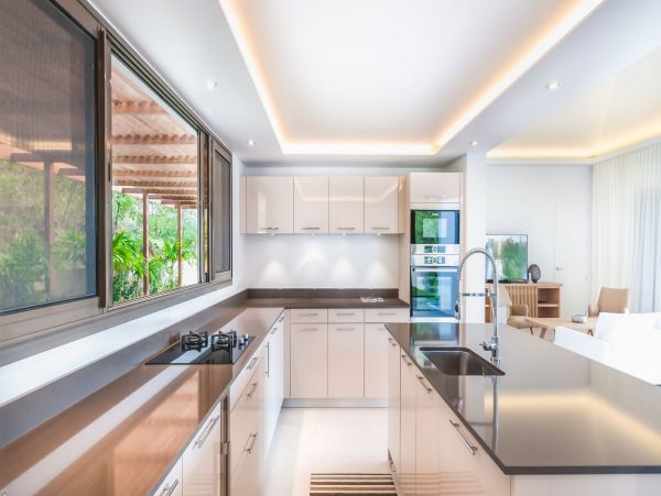 St. Barts Home 985760