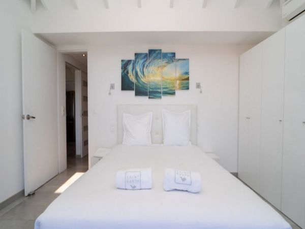 St. Barts Home 985773