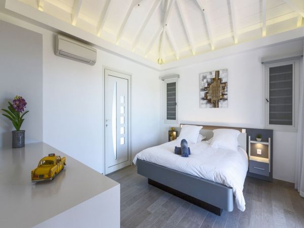St. Barts Home 985774