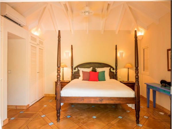 St. Barts Home 985786