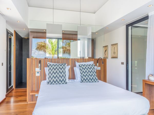St. Barts Home 985790