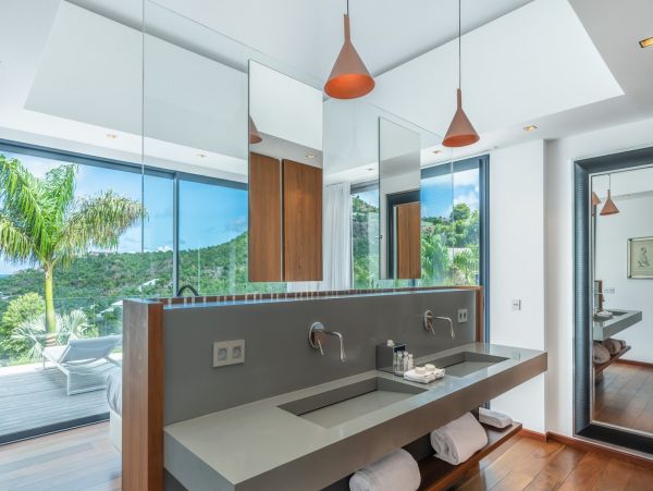 St. Barts Home 985790