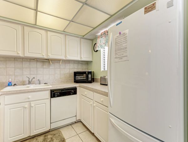 Runaway Bay Condo 2 min walk to beach