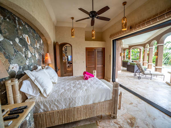 St. John Home 985821