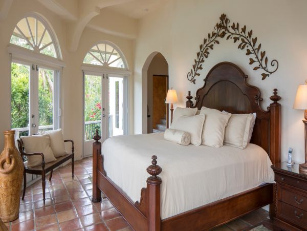 St. John Home 985825