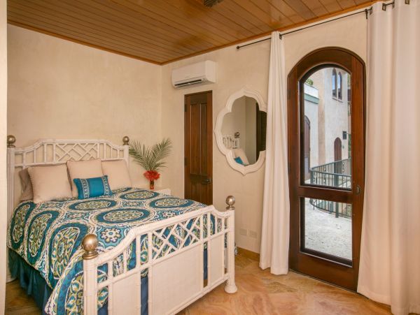 St. John Home 985843
