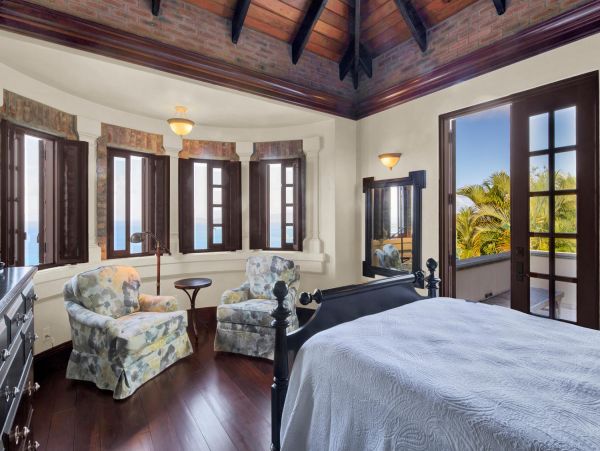 Peter Bay Estate
