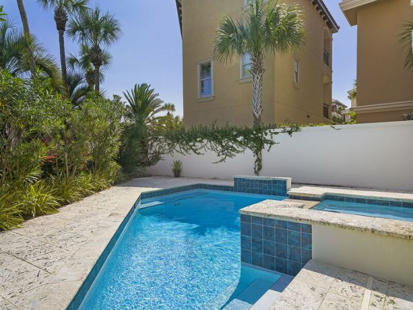 Destin Luxury Vacation Accommodation Walk to Beach