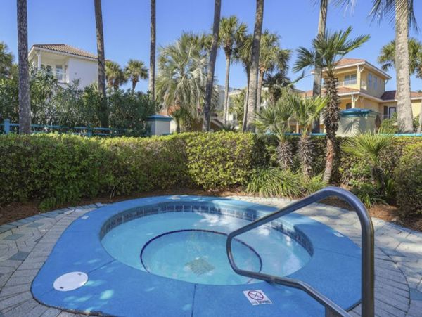 Destin Luxury Vacation Accommodation Walk to Beach