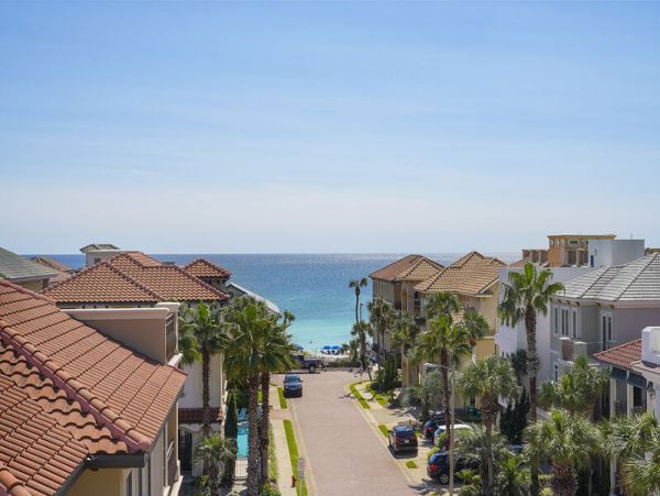 Destin Luxury Vacation Accommodation Walk to Beach
