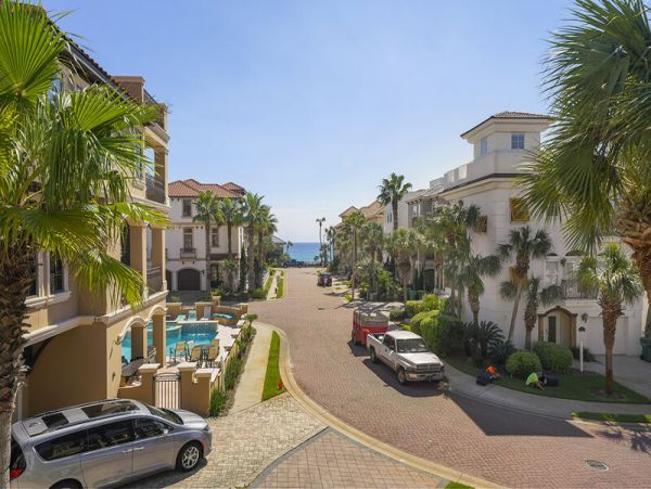 Destin Luxury Vacation Accommodation Walk to Beach