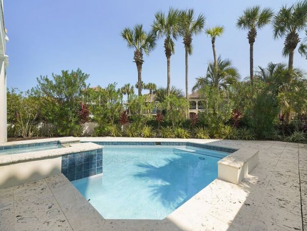 Destin Luxury Vacation Accommodation Walk to Beach