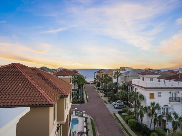 Destin Luxury Vacation Accommodation Walk to Beach