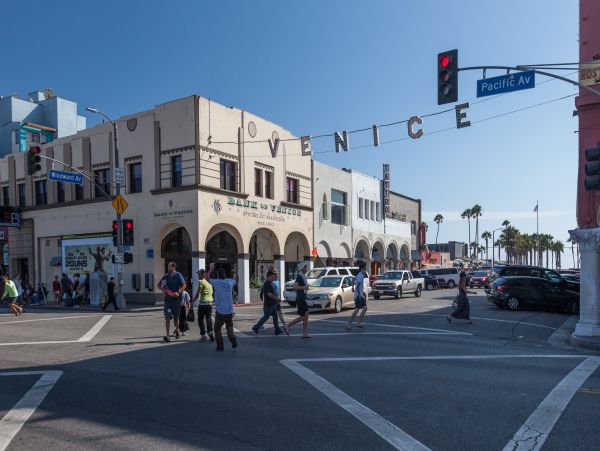 Contemporary Venice Beach Home Three Bedrooms Sleeps 6 Guests