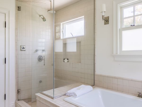 Gorgeous 4 Bedroom Home in Pacific Palisades Sleeps 8