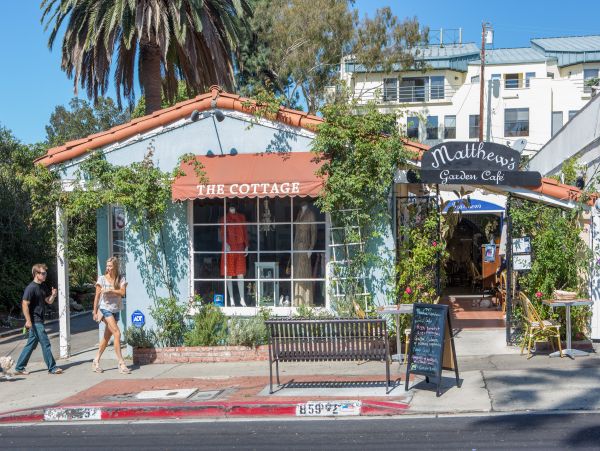 Gorgeous 4 Bedroom Home in Pacific Palisades Sleeps 8
