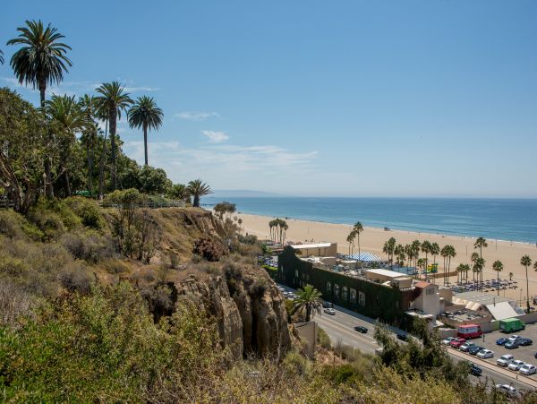 Gorgeous 4 Bedroom Home in Pacific Palisades Sleeps 8