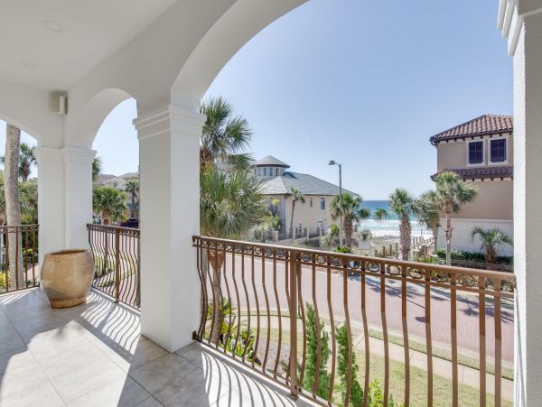 Beautiful Gulf View Home in Destin Only Steps to the Beach