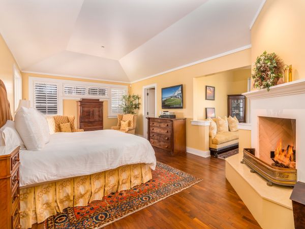 On Beach Carpinteria Vacation Home Five Bedrooms With Spa