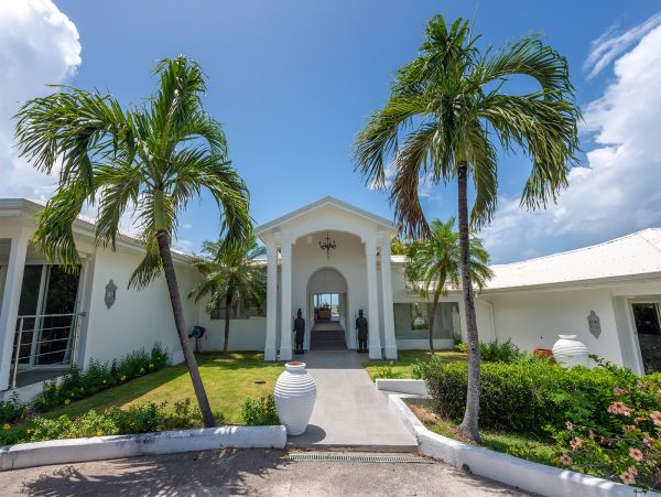Stunning Vacation Villa in St. Martin with Private Pool & Views