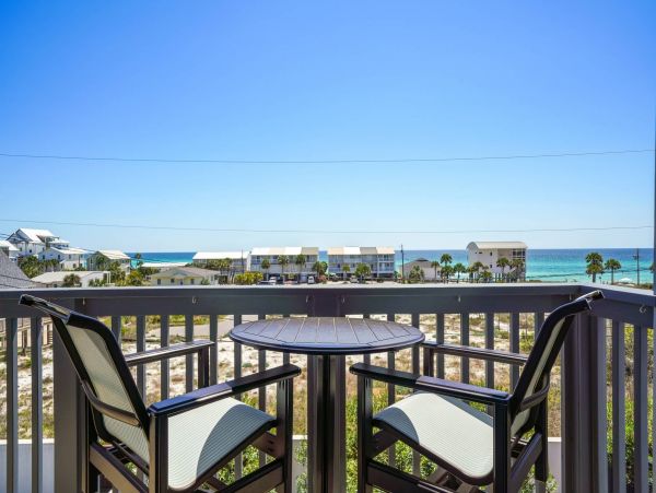 Short Walk to Beach. Gulf View Home with Pool