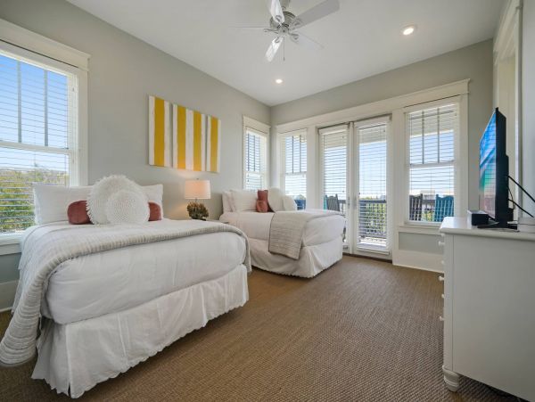 Short Walk to Beach. Gulf View Home with Pool