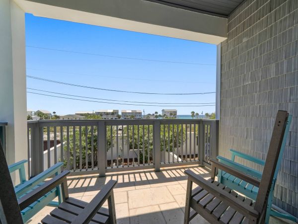 Short Walk to Beach. Gulf View Home with Pool