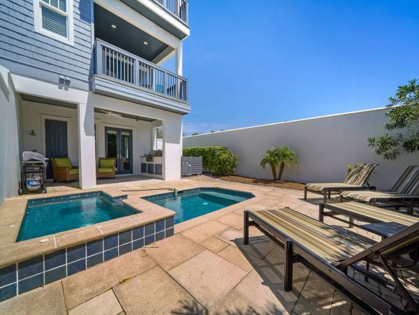 Short Walk to Beach. Gulf View Home with Pool