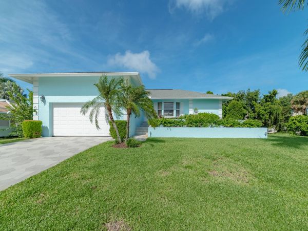 Short Walk to Beach Three Bedroom Marco Island Vacation Home