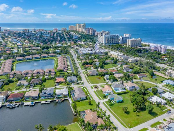 Short Walk to Beach Three Bedroom Marco Island Vacation Home