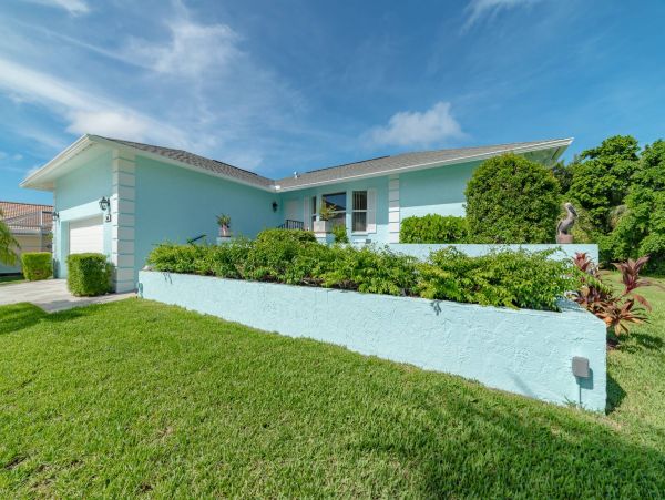 Short Walk to Beach Three Bedroom Marco Island Vacation Home
