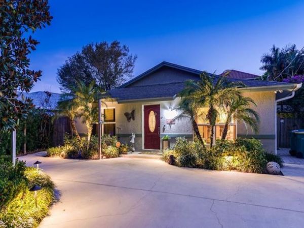 Naples Vacation Home Private Caged Pool Short Walk To Beach