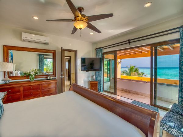 Oceanfront Villa in Soliman Bay Pool & Spa Sleeps 34 Guests