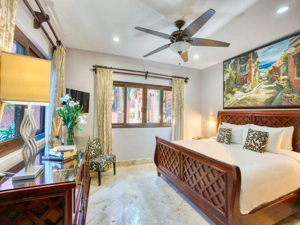 Oceanfront Villa in Soliman Bay Pool & Spa Sleeps 34 Guests