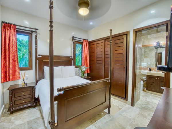 Oceanfront Villa in Soliman Bay Pool & Spa Sleeps 34 Guests