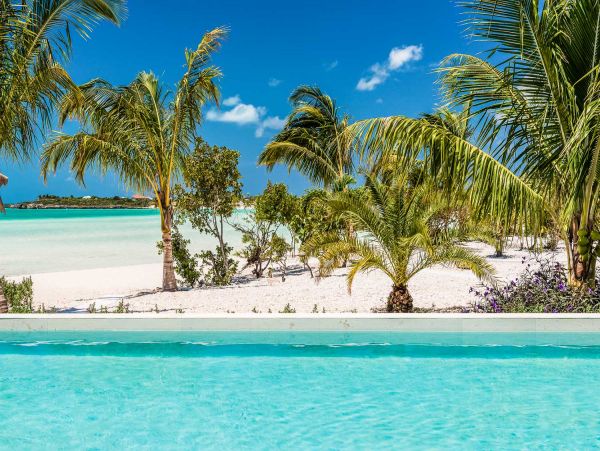 Secluded Beachfront Paradise in Turks & Caicos with Pool & Ocean Views