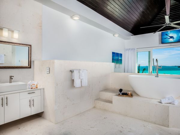 Secluded Beachfront Paradise in Turks & Caicos with Pool & Ocean Views