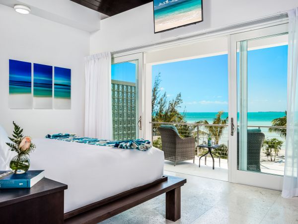 Secluded Beachfront Paradise in Turks & Caicos with Pool & Ocean Views