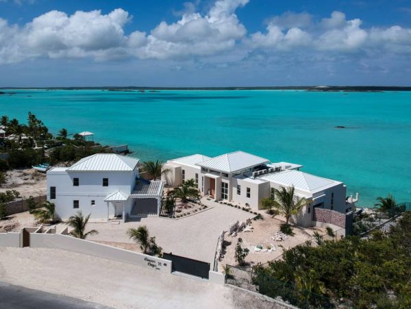 Contemporary Five Bedroom Oceanfront Villa in Turks & Caicos