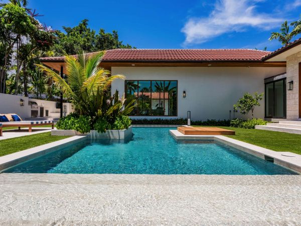 Contemporary 6 Bedroom Villa Private Pool in Miami Shores