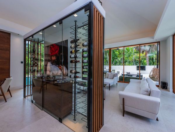 Contemporary 6 Bedroom Villa Private Pool in Miami Shores