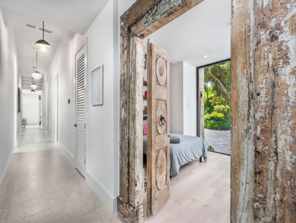 Contemporary 6 Bedroom Villa Private Pool in Miami Shores