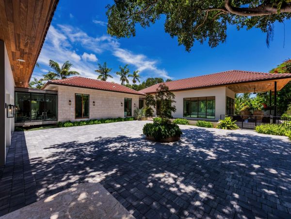 Contemporary 6 Bedroom Villa Private Pool in Miami Shores