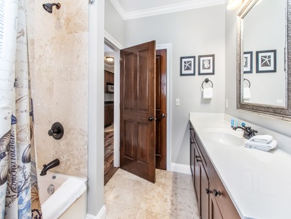 Destin Vacation Home Five Bedroom Walk to Beach