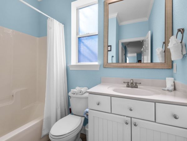 Destin Vacation Rental - Six Bedroom Home with Pool & Balconies